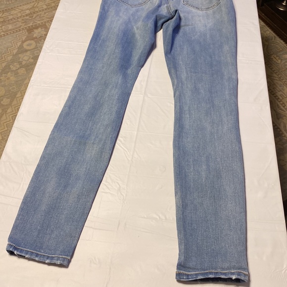 refuge women distressed jean size 6 blue color  in excellent condition - Picture 10 of 11